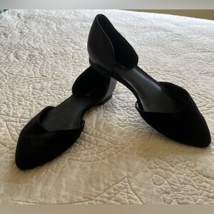 20% OFF 2+ BUNDLES! Indigo Rd. Suede/Vegan Leather Flats. Black. 7.5 M